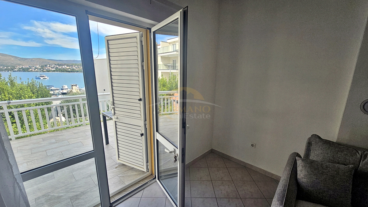 Apartmajska hiša v Okrugu Gornjem/Čiovo, drugi niz od morja - 5 apartmajev